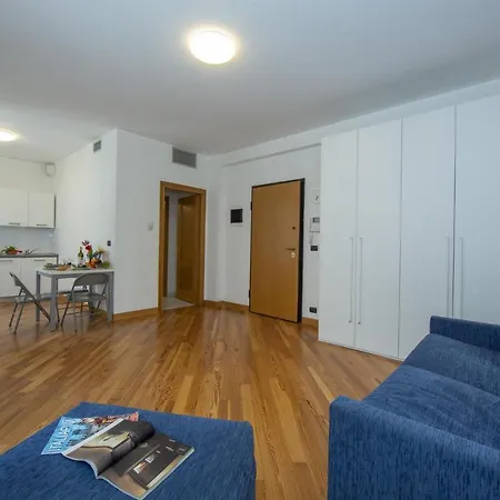 Savoia Mozart 10-11 Apartament